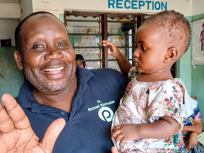 Dr. Bakari in unserer 1. Klinik