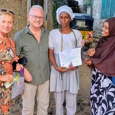 Feierliche Zeugnisübergabe an 21 frischgebackene Näherinnen