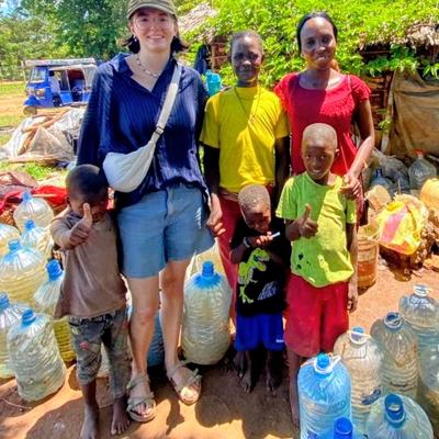 Greta hilft einer Familie und übernimmt eine Patenschaft
